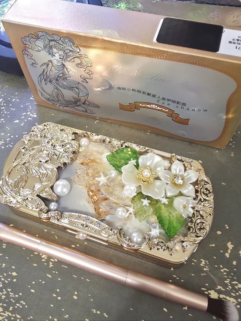 Five eyeshadow handmade florals pearls and brush for a beautiful princess set(B)